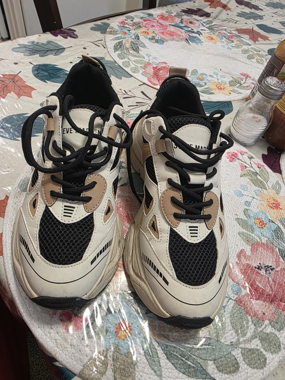 Steve Madden Beige and Black Women's Chunky Lace-Up Sneakers